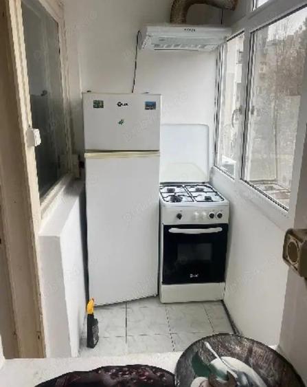 Garsoniera decomandata cu balcon zona Far - 3