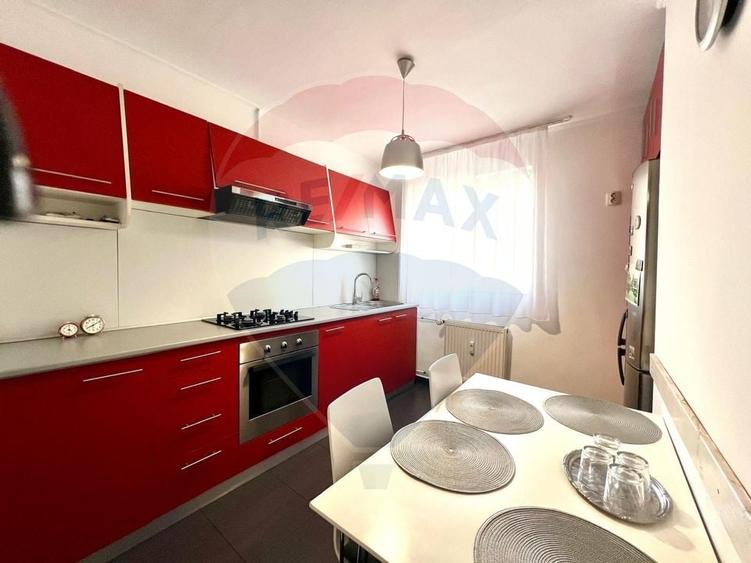 De închiriat apartament cu 3 camere, în zona Dacia - 17