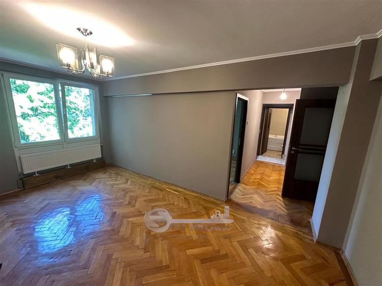 Apartament cu 3 camere semidecomandat în Ultracentral