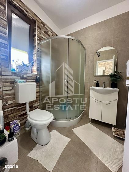 Casă cu 5 camere cu Teren 257 Mp în Girocului