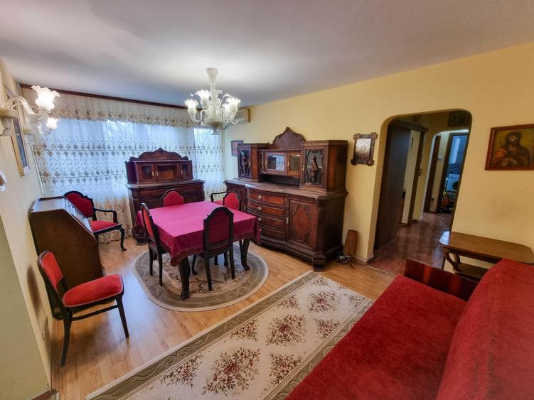 Apartament cu 3 camere semidecomandat în Brâncoveanu