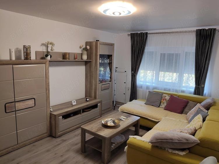 Apartament cu 3 camere decomandat în Girocului