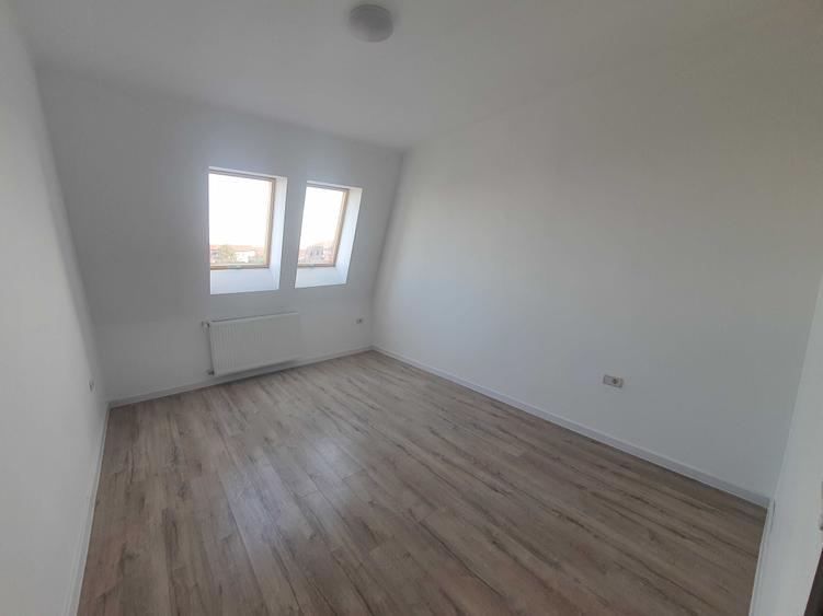 Apartament cu 3 camere decomandat în Aradului