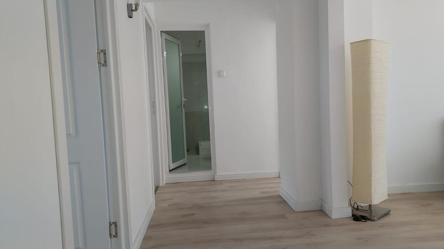 Apartament cu 4 camere decomandat în Tineretului