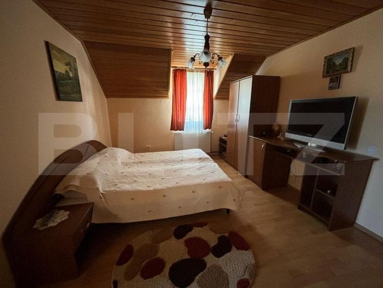 Casă individuală cu 7 camere cu Garaj în Exterior Est