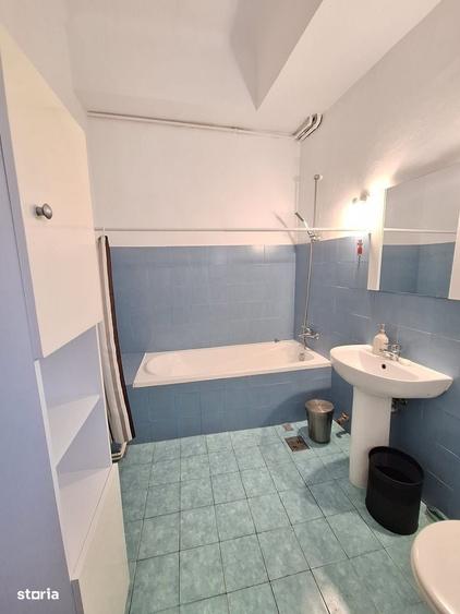 Apartament cu 3 camere în Rosetti