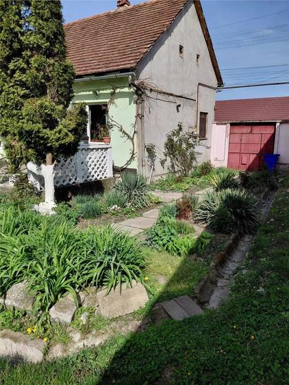 Casă cu 4 camere cu Teren 1000 Mp în Est