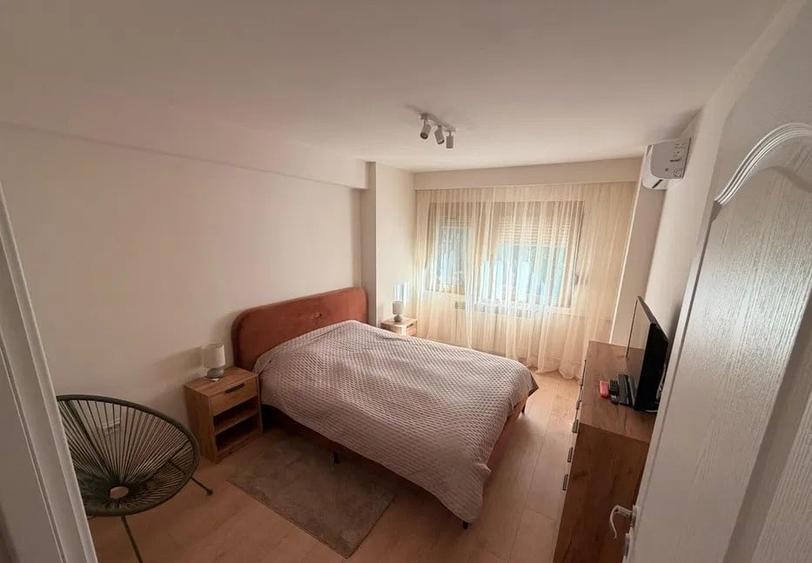 Apartament cu 4 camere decomandat, mobilat în Aviatorilor