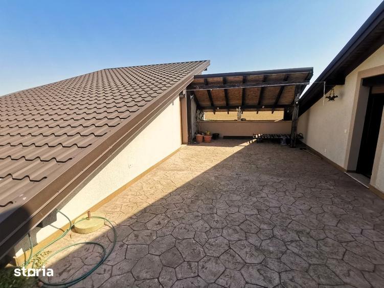 Casă cu 8 camere cu Teren 1481 Mp în Sântandrei