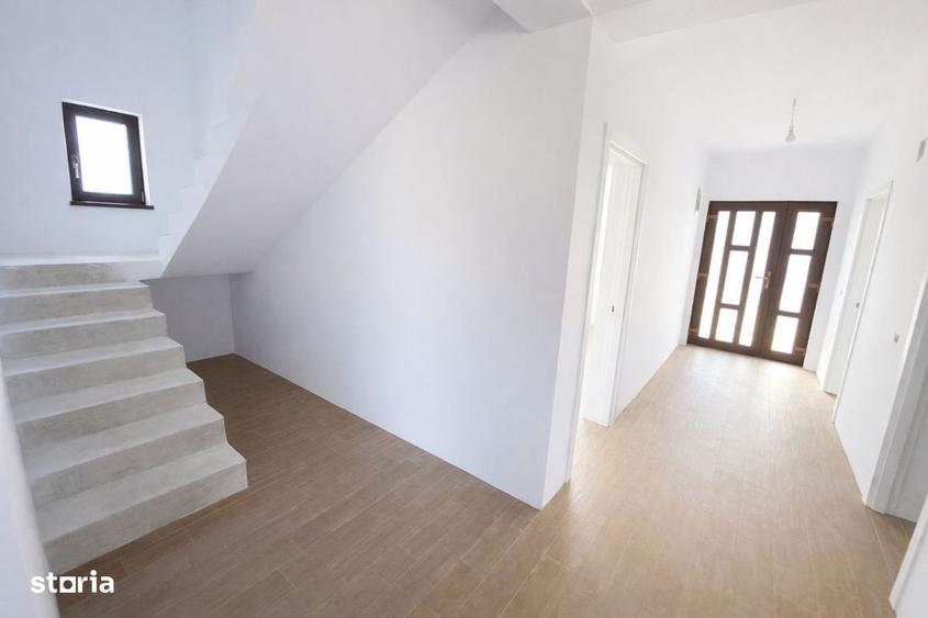 Casă cu 4 camere în Tomești