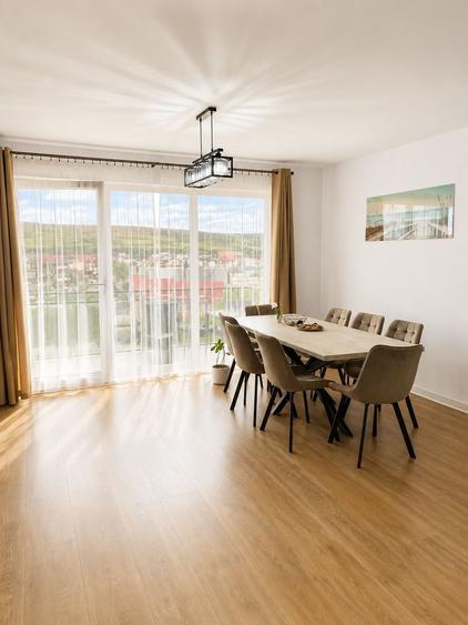 Apartament cu 3 camere semidecomandat, mobilat în Florești