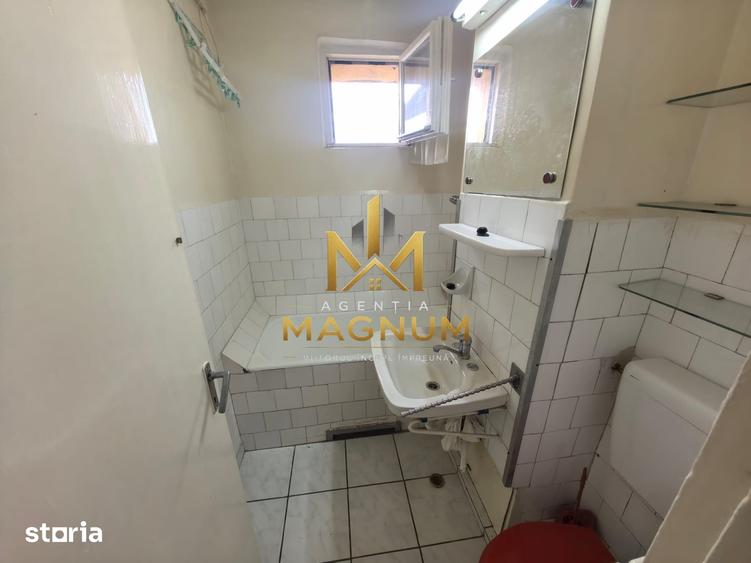 Apartament cu 3 camere semidecomandat în Republicii
