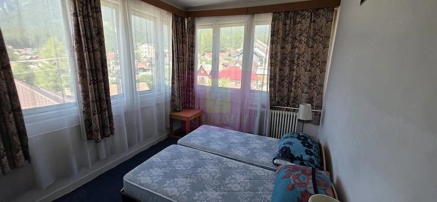 Casă cu 8 camere cu Teren 518 Mp în Central