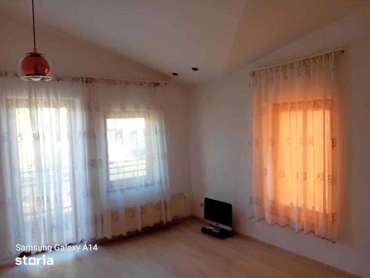 Casă cu 4 camere cu Teren 200 Mp în Berceni
