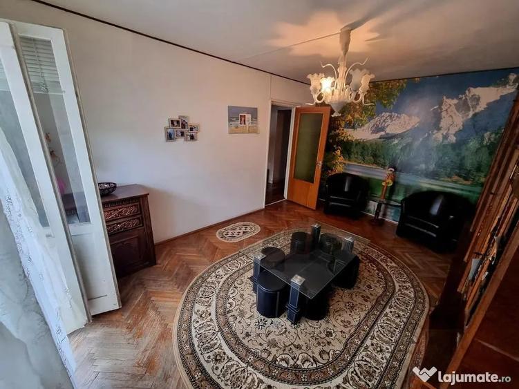 Apartament cu 3 camere decomandat în Ultracentral