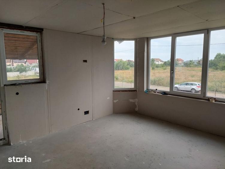 Casă cu 5 camere cu Teren 500 Mp în Ghercești