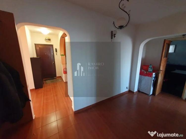 Apartament cu 4 camere decomandat în Costin Georgian
