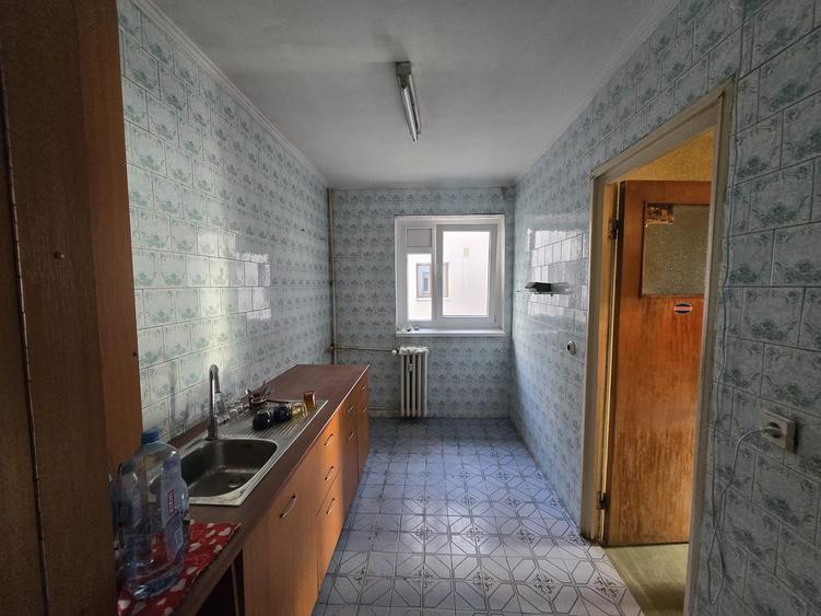 Apartament cu 3 camere decomandat în Drumul Taberei