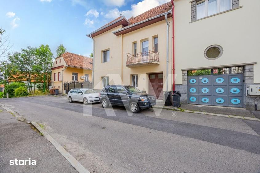 Apartament cu 3 camere decomandat în Schei