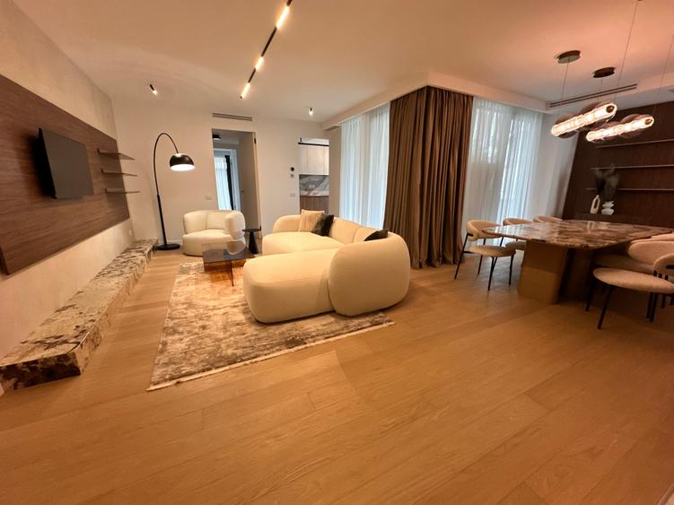 Apartament cu 4 camere semidecomandat, mobilat în Kiseleff