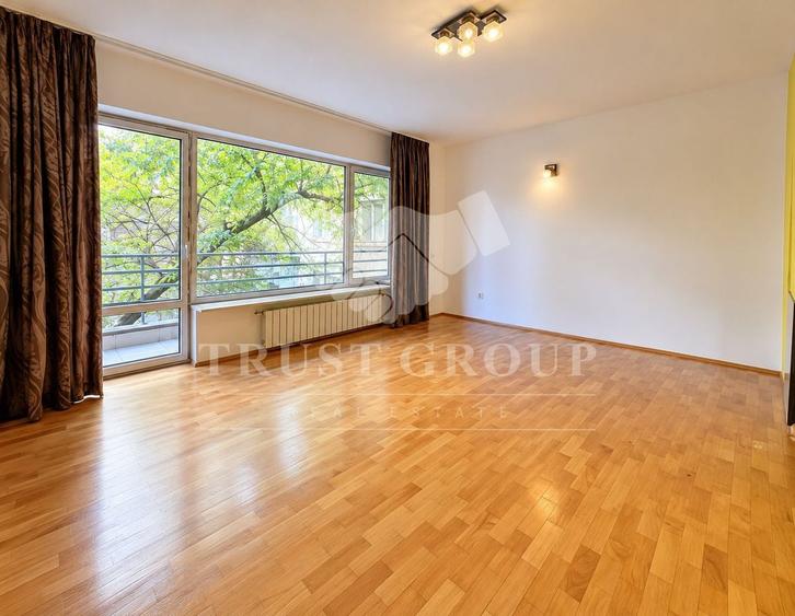 Apartament cu 4 camere decomandat în Primăverii