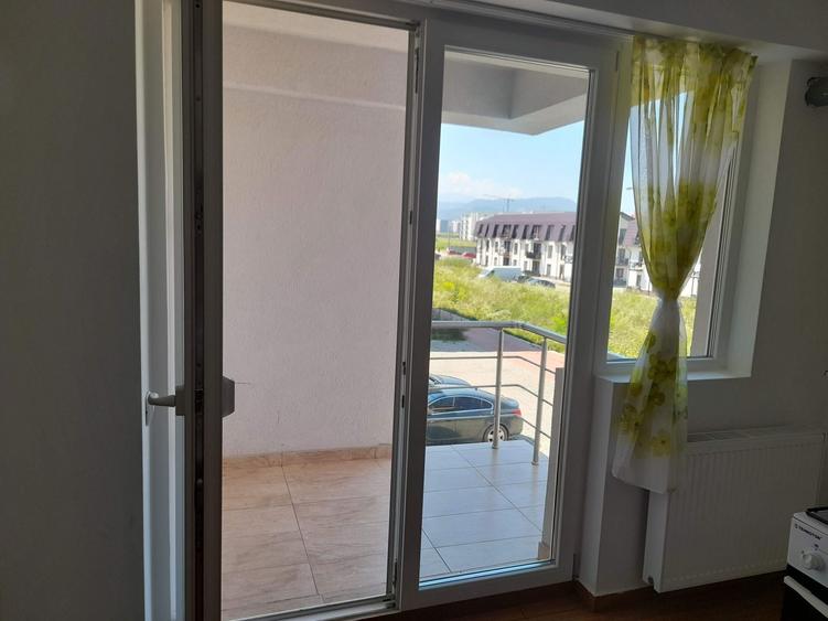 Inchiriez Garsoniera noua , zona Tractorul Mall Coresi - 6