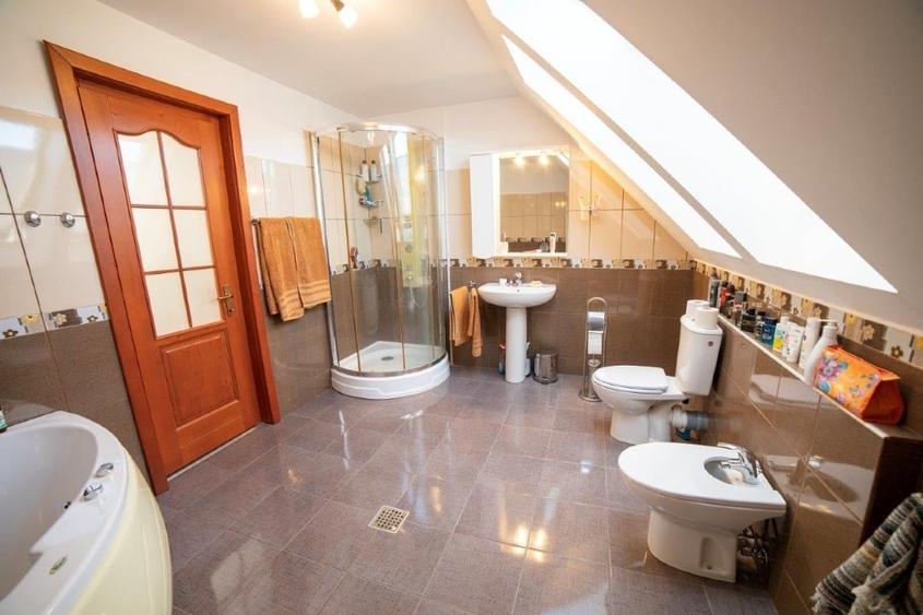 Saxon-Style Estate for Sale in Sanpetru (Petersberg), Brașov, Transylvania - 10