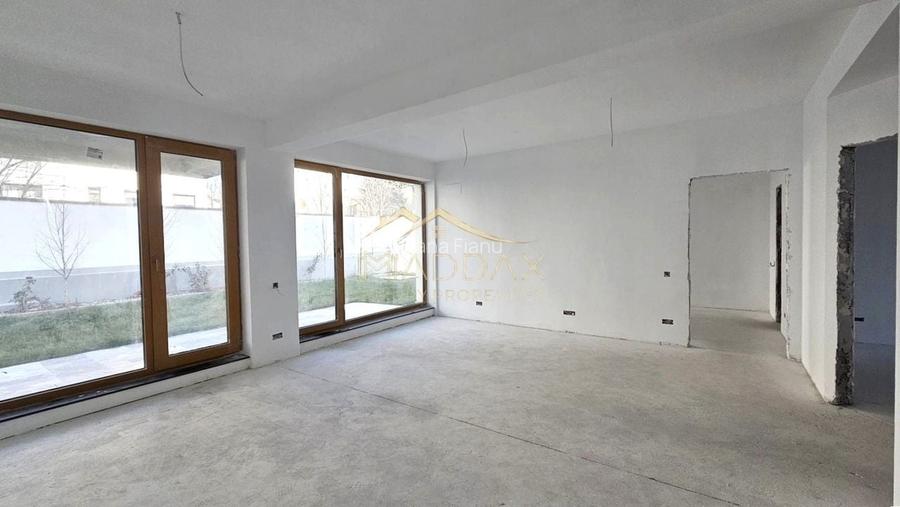 Apartament de vanzare 3 camere + curte 75mp***Domenii