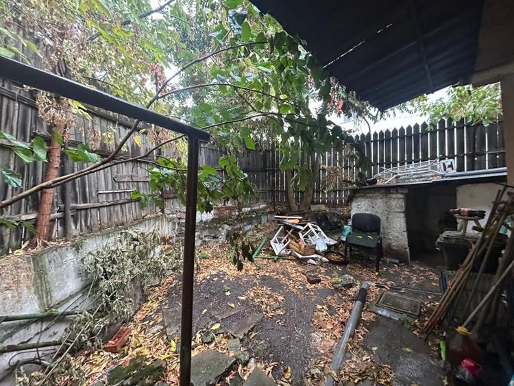 Casa plan parter, 323 mp teren, 85 mp utili, in apropierea C.N. Fratii Buzesti - 10