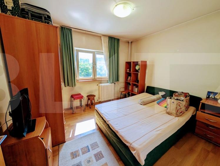 Apartament de vanzare, cu 3 camere, 65 mp, decomandat, Piata Victoriei - 11