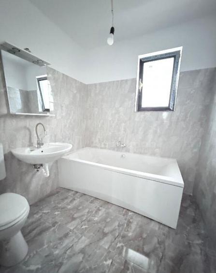 Casa - Cartierul Latin - teren 271mp - 180000E tva- VAND - 14