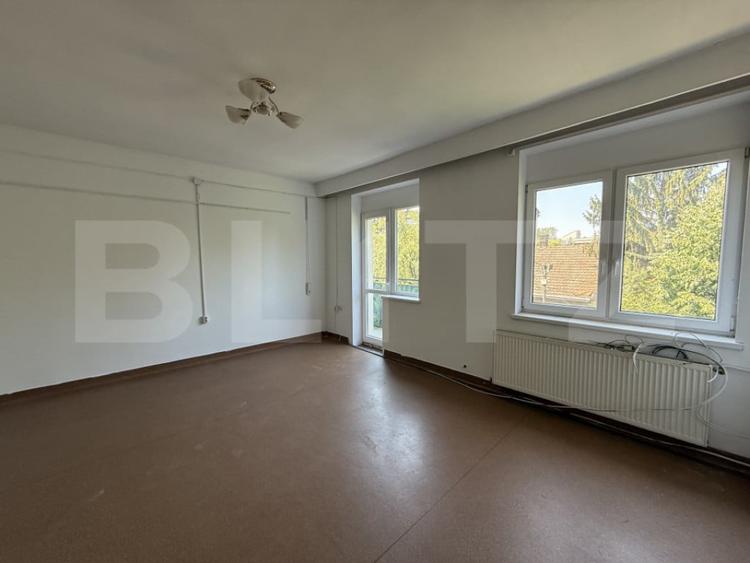Casă cu 5 camere cu Teren 539 Mp în Central