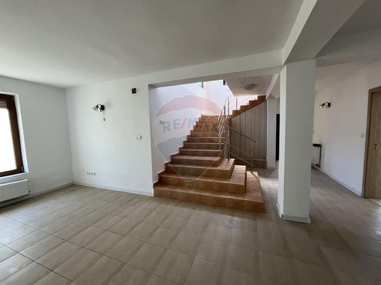 Casă cu 6 camere de vânzare în Pitești - 19