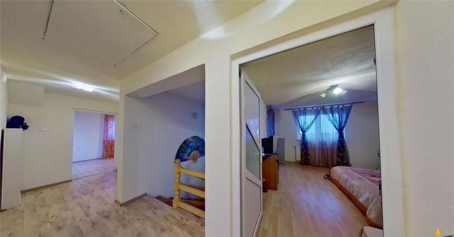 Acasa in Rasnov:Casa cu 5 camere,curte mare si liniste depli - 2