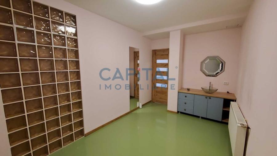 Spatiu comercial cu vitrina generoasa, parcari, chiriasi, randament 6.8%! - 3