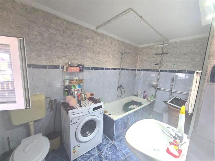 Casa de vanzare in zona centrala Oltet - 2