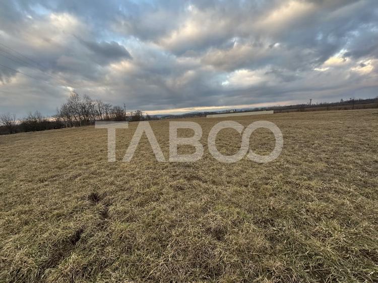 Teren intravilan 1100 mp in Hurez la 2 minute de centrul satului - 2