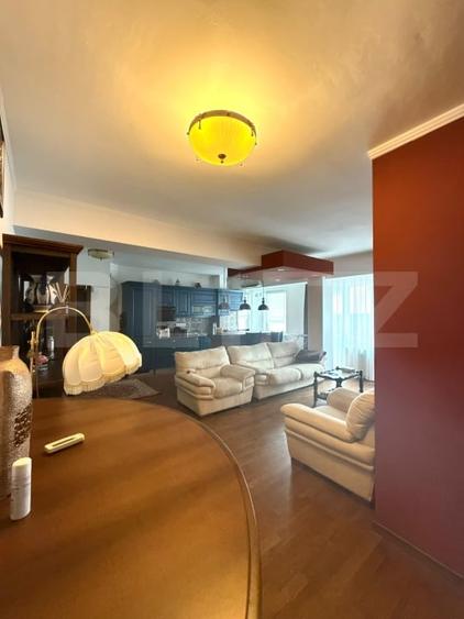 Apartament cu 3 camere semidecomandat, mobilat în Semicentral