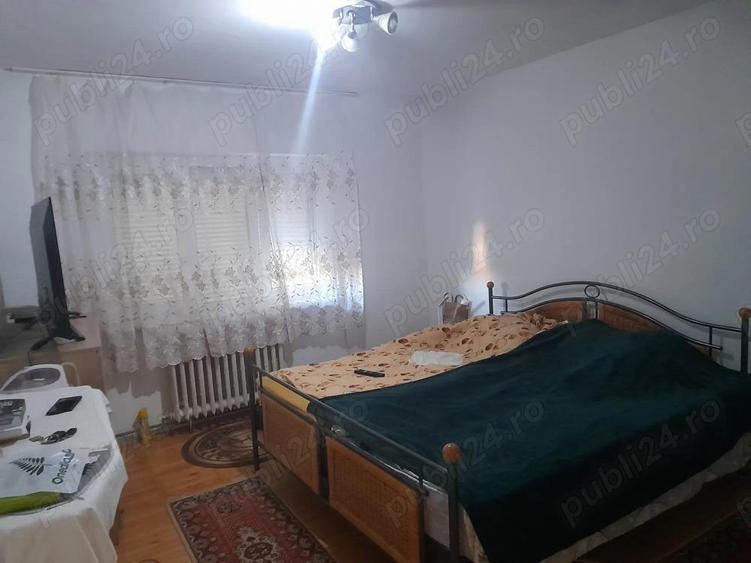 Apartament clasic ?i spa?ios de vanzare Etaj 1, langa Pia?a Centrala din Caransebes - 2