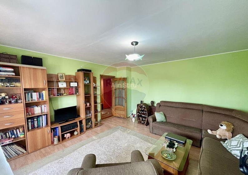 Apartament 3 camere Zona Poienita