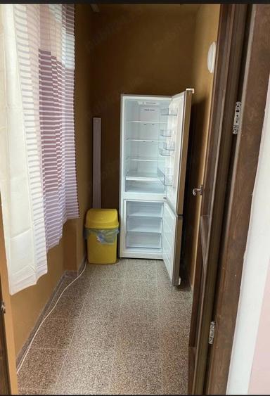 Apartament cu 3 camere decomandat în 1 Decembrie
