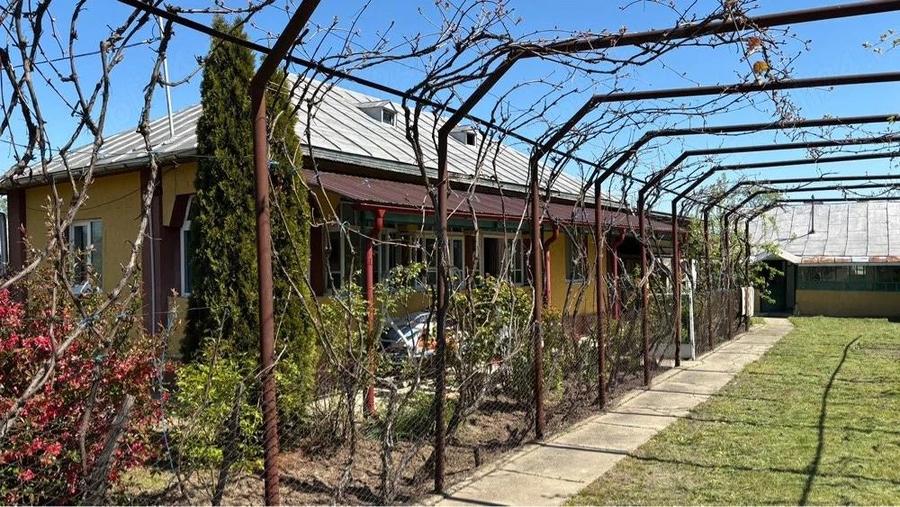 Proprietate casa renovata si utilata si teren judet Olt langa Slatina in apropiere de Pitesti - 1