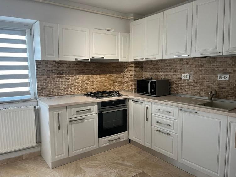 B dul Unirii - zona Zepter - pozitie excelenta - apartament 3 camere decomandat - 5