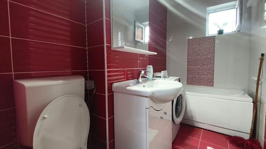 Apartament cu 2 camere semidecomandat în Piața Centrală