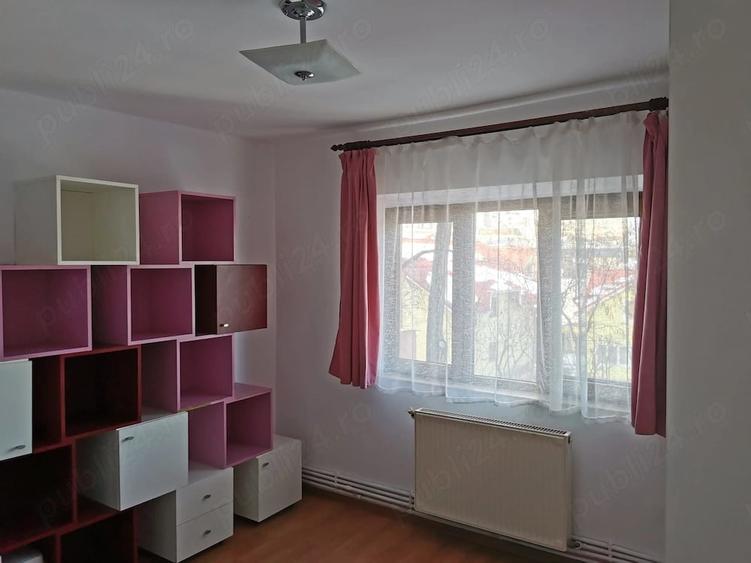 Apartament cu 3 camere decomandat în Nicolina