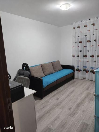 Apartament cu 3 camere decomandat în Craiovița Nouă