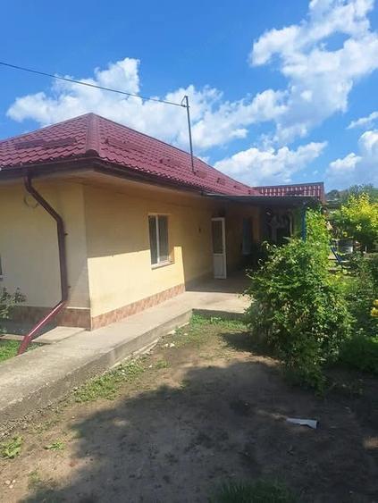 Vand casa in husi - 2