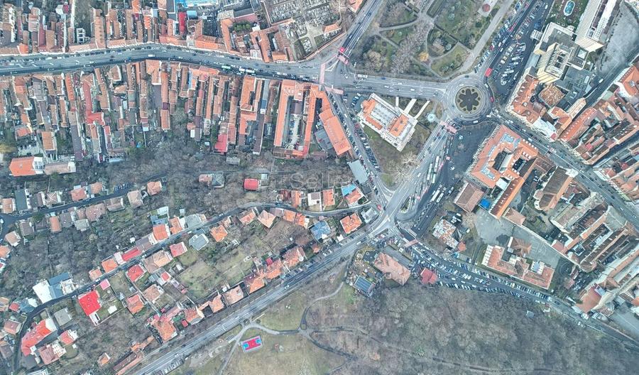 Teren intravilan, ultracentral. - 25