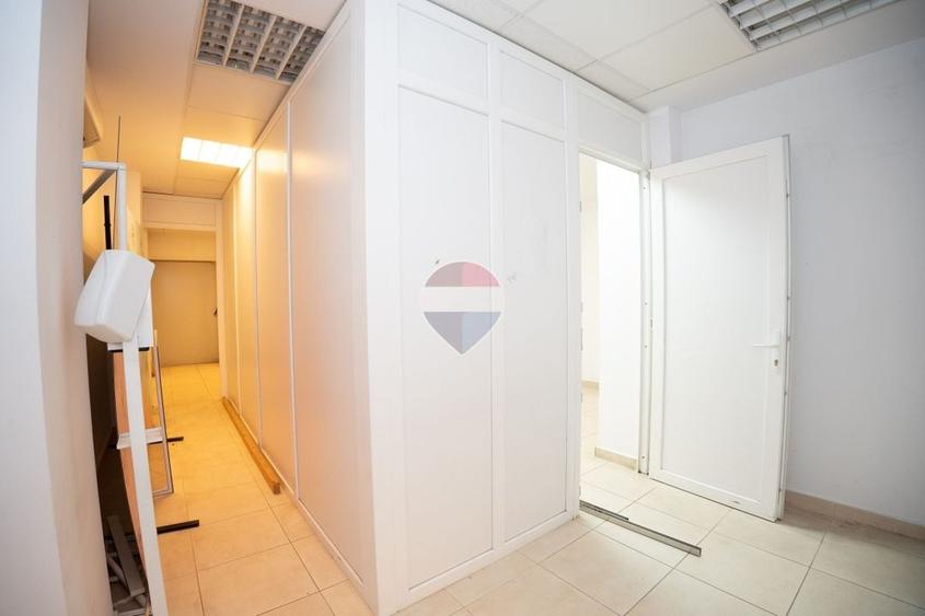 Spațiu comercial, de 193.94999694824 mp, în Central