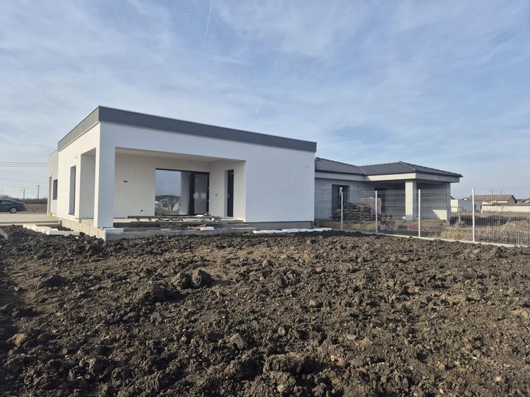 Vila moderna parter. 4 camere, eficienta energetic Via Carmina Arad, comision 0 - 7